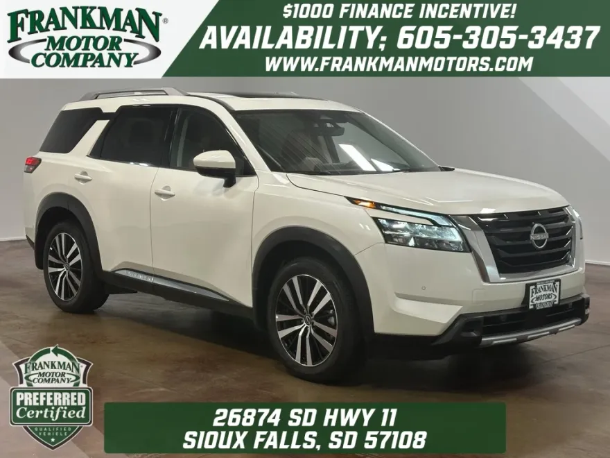 2024 Nissan Pathfinder Platinum photo 1