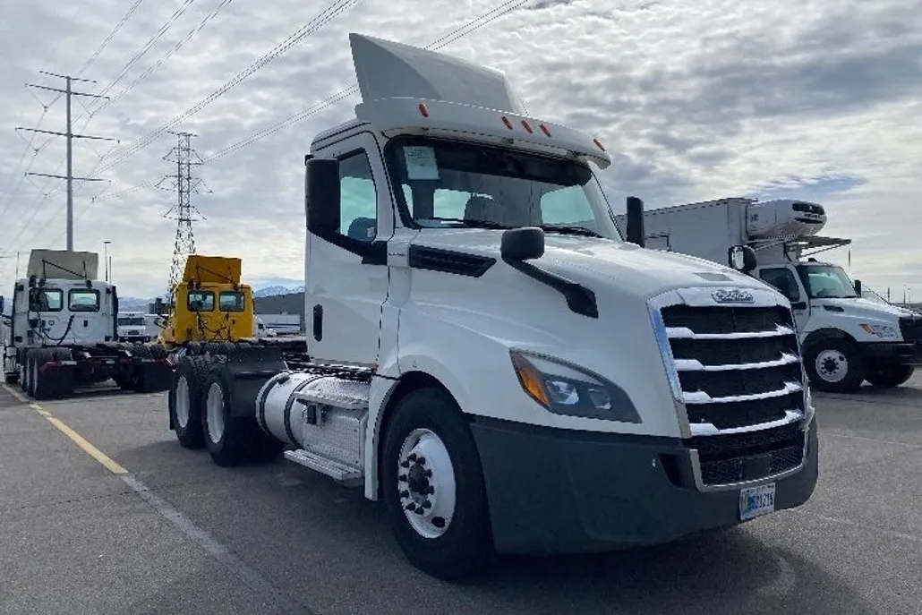 2019 Freightliner Cascadia 126" Day cab photo 1