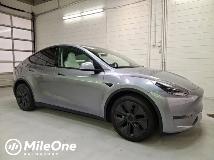 2024 Tesla Model Y Long Range photo 1