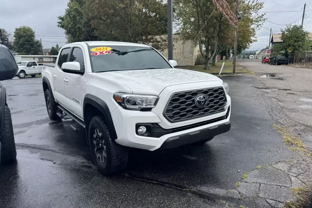 2021 Toyota Tacoma TRD Off-Road photo 1