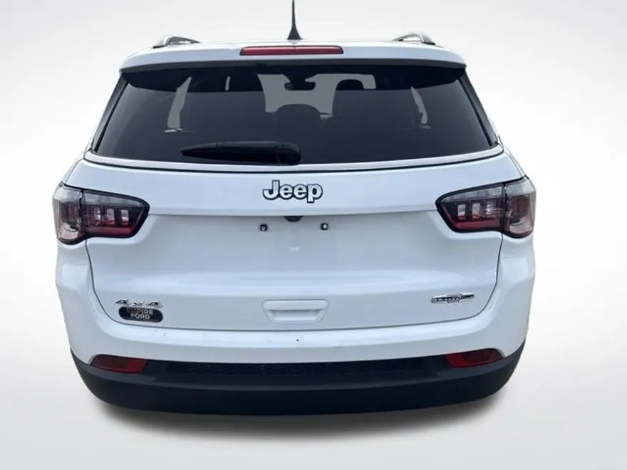 2024 Jeep Compass Latitude photo 1