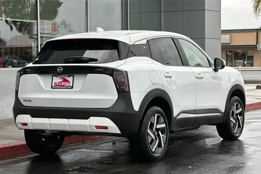 2025 Nissan Kicks SV photo 1