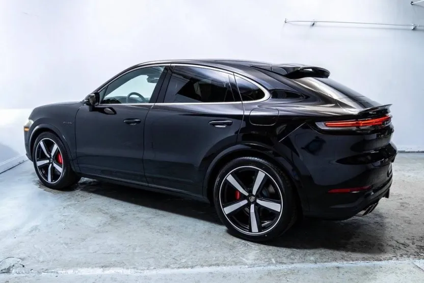 2026 Porsche Cayenne Turbo E-Hybrid Coupe photo 1