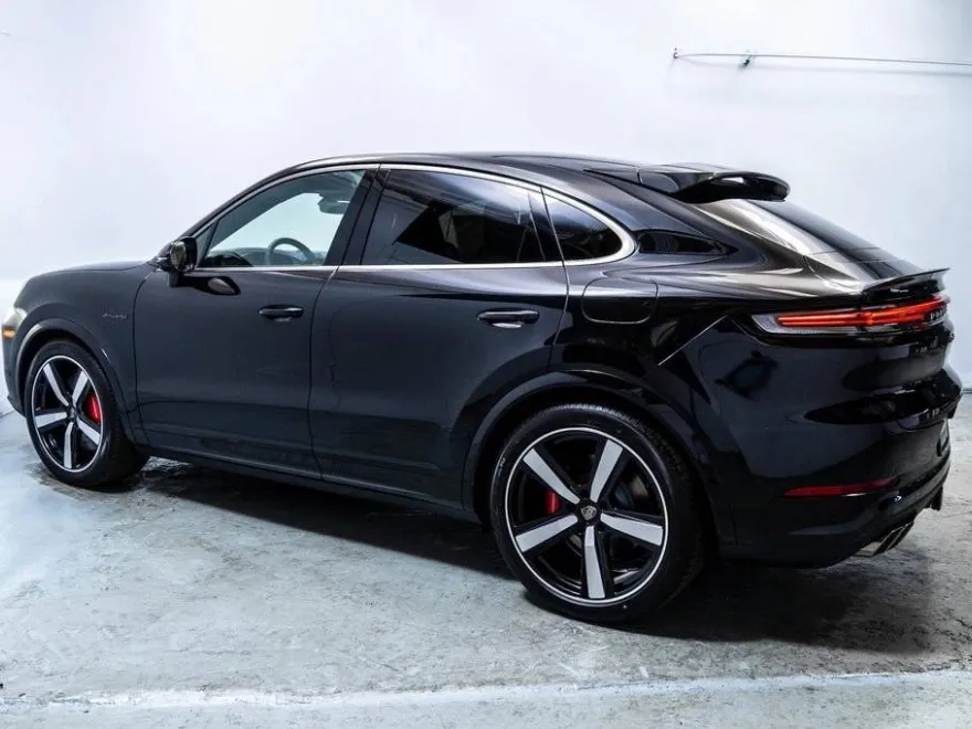 2026 Porsche Cayenne Turbo E-Hybrid Coupe photo 1