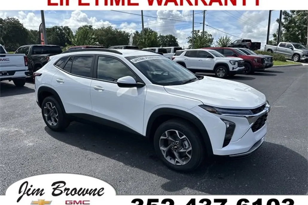 2025 Chevrolet Trax LT photo 1