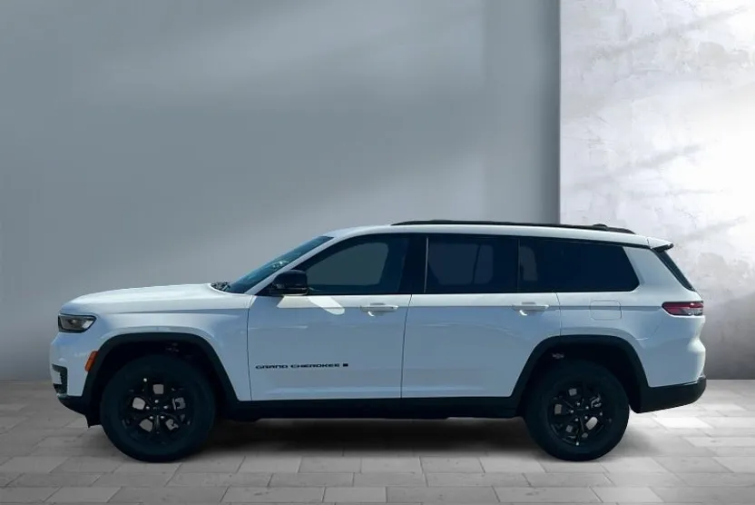 2025 Jeep Grand Cherokee Altitude photo 1