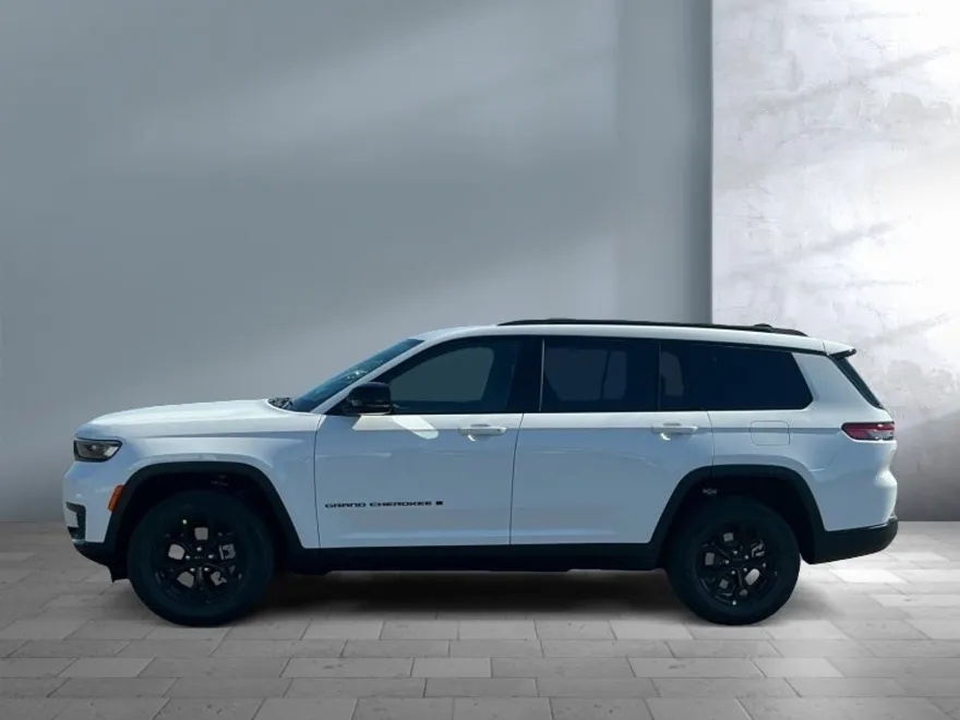 2025 Jeep Grand Cherokee Altitude photo 1