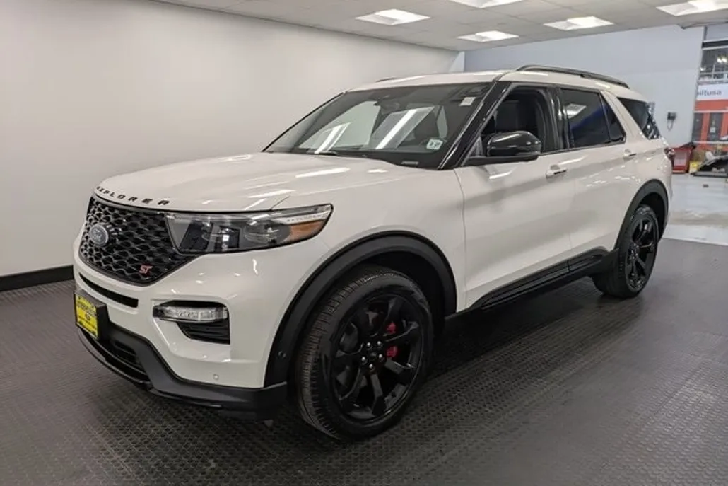 2022 Ford Explorer ST photo 1