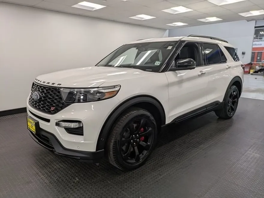 2022 Ford Explorer ST photo 1