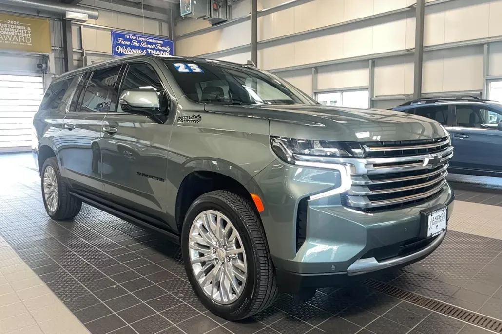 2023 Chevrolet Suburban High Country photo 1