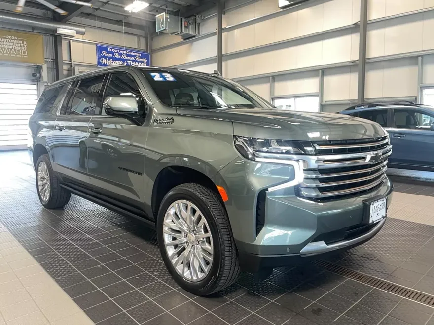 2023 Chevrolet Suburban High Country photo 1