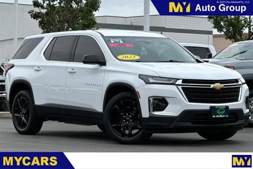 2023 Chevrolet Traverse LS photo 1