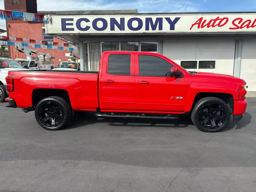 2018 Chevrolet Silverado 1500 photo 1