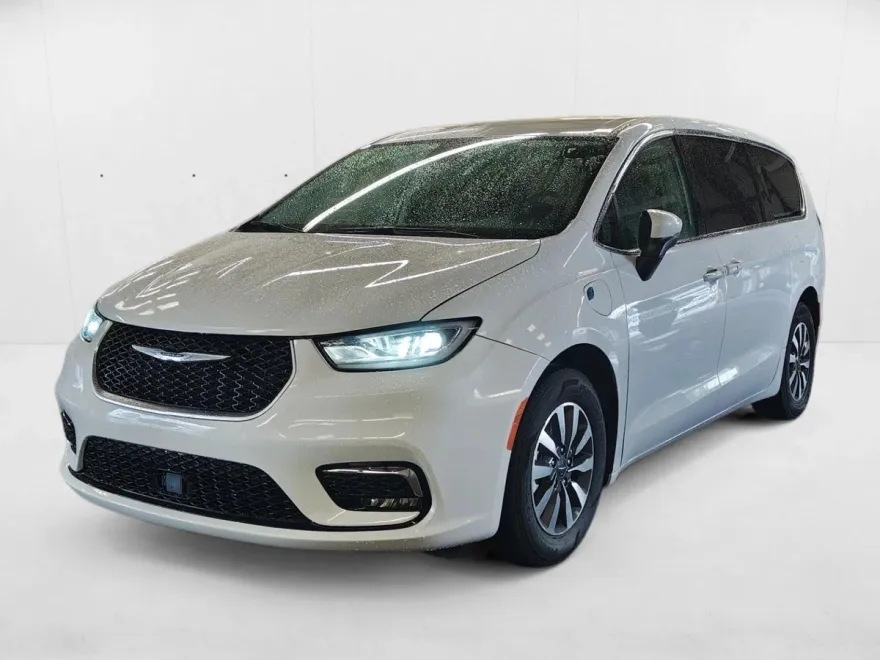 2023 Chrysler Pacifica Hybrid Touring L photo 1