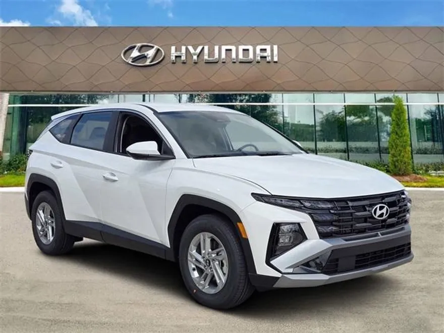 2026 Hyundai Tucson SE photo 1