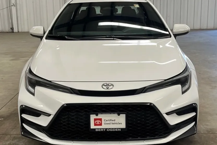 2023 Toyota Corolla SE photo 1