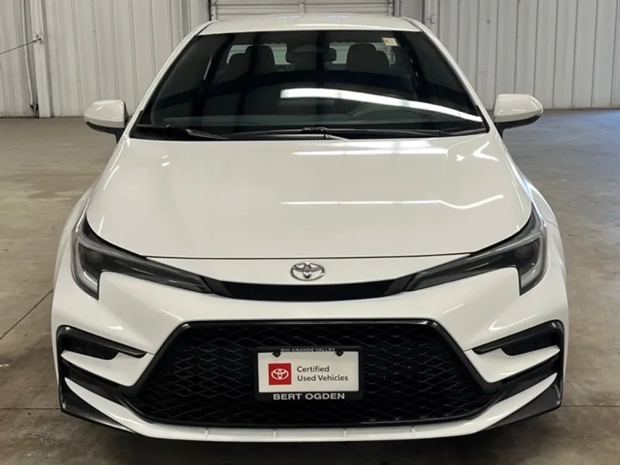 2023 Toyota Corolla SE photo 1