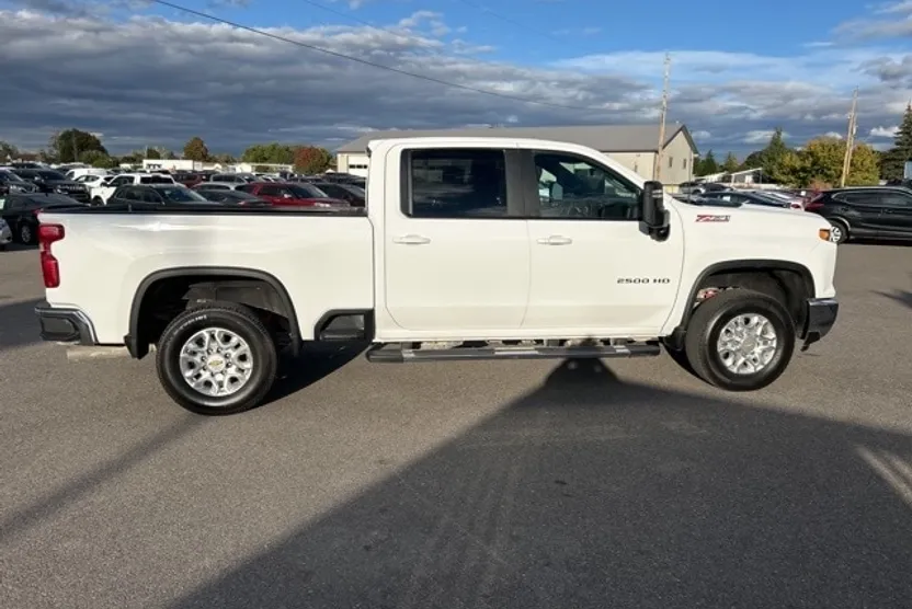2024 Chevrolet Silverado 2500HD LT photo 1