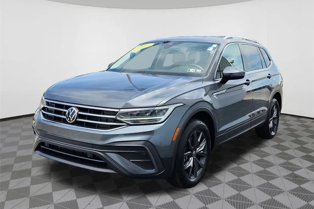 2023 Volkswagen Tiguan SE photo 1