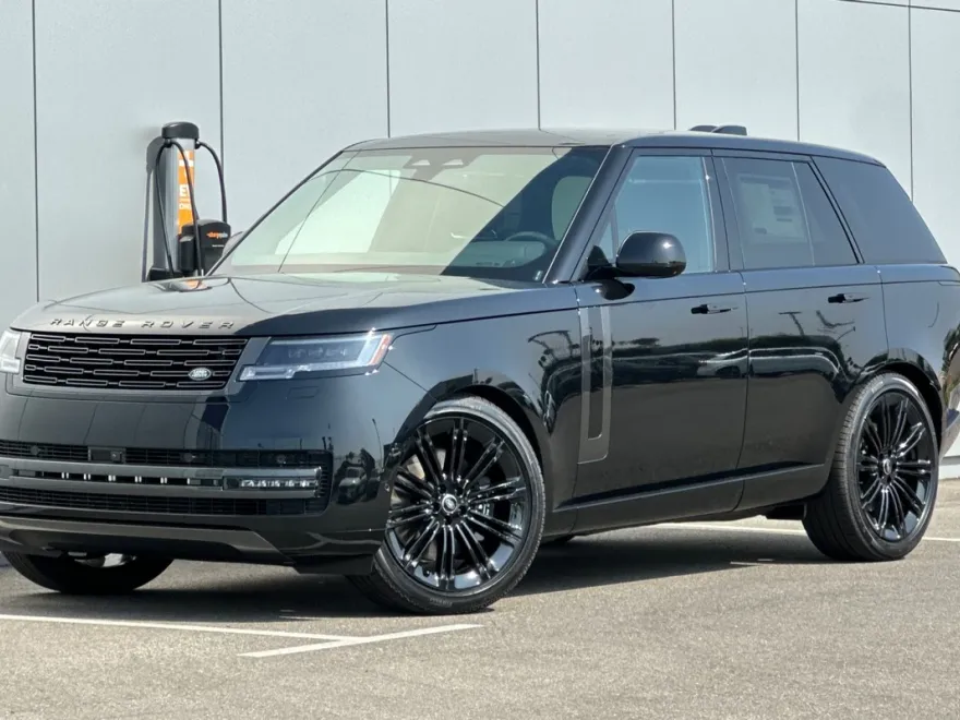 2025 Land Rover Range Rover SE photo 1