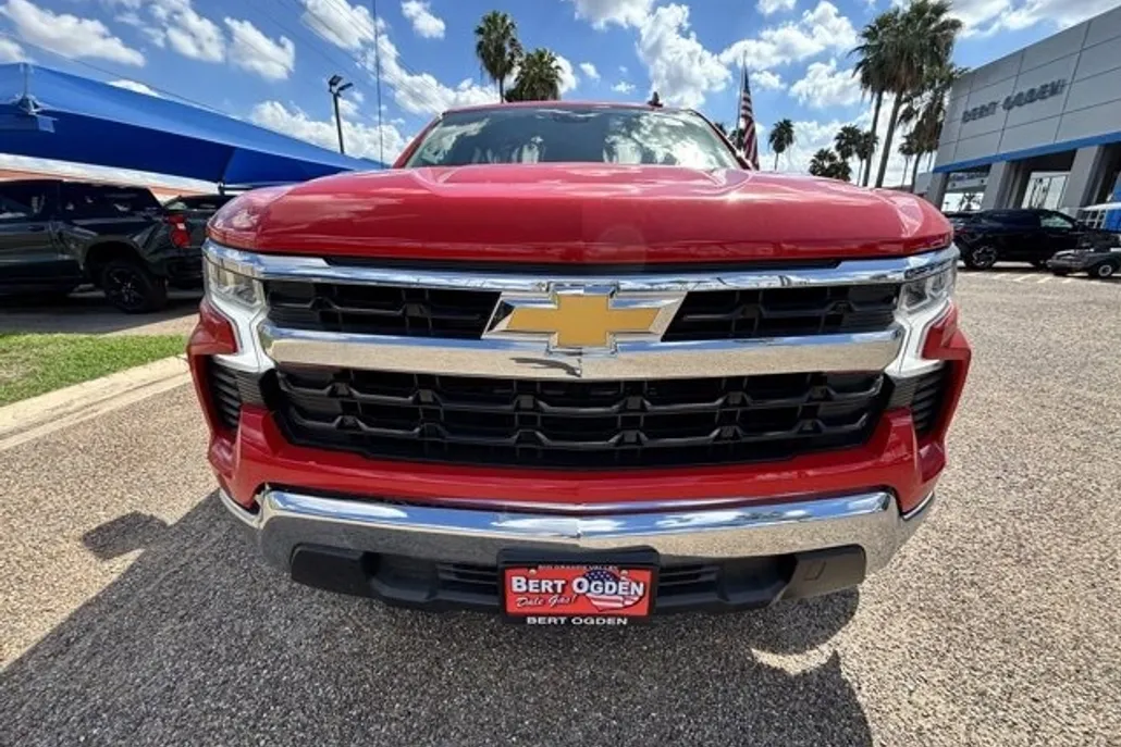 2026 Chevrolet Silverado 1500 LT photo 1