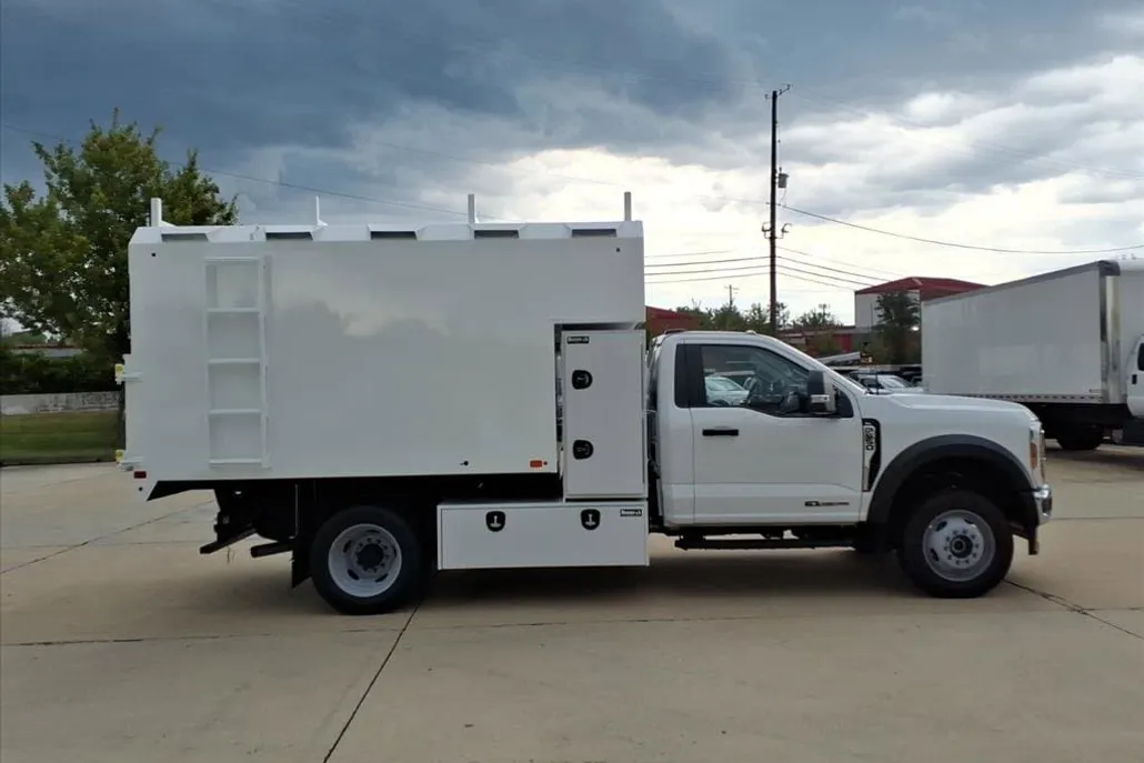 2025 Ford F-550 XL photo 1
