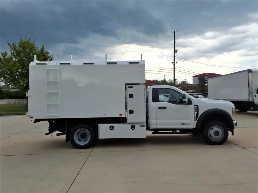 2025 Ford F-550 XL photo 1