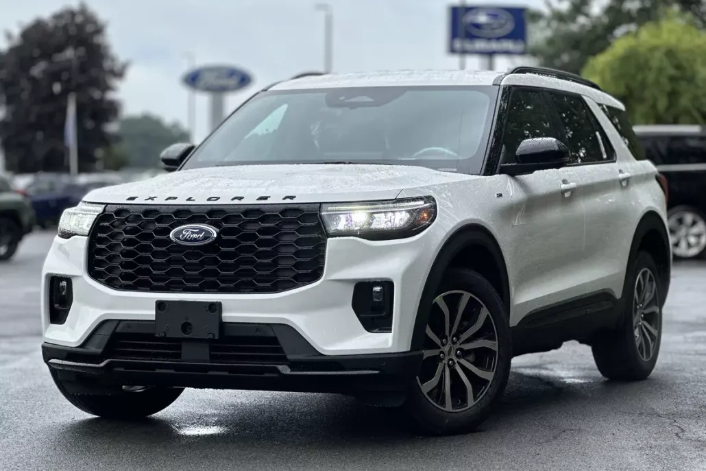 2025 Ford Explorer ST-Line photo 1