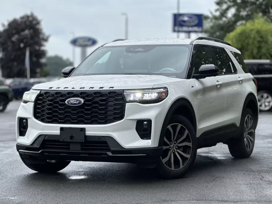 2025 Ford Explorer ST-Line photo 1