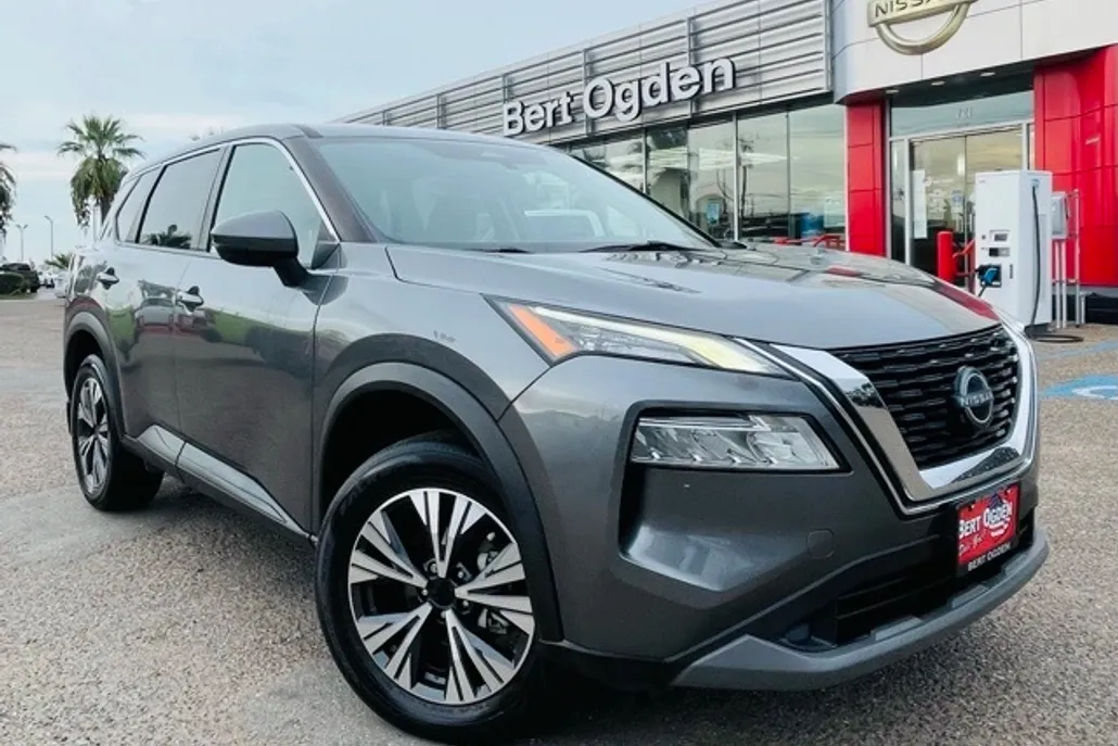 2022 Nissan Rogue SV photo 1