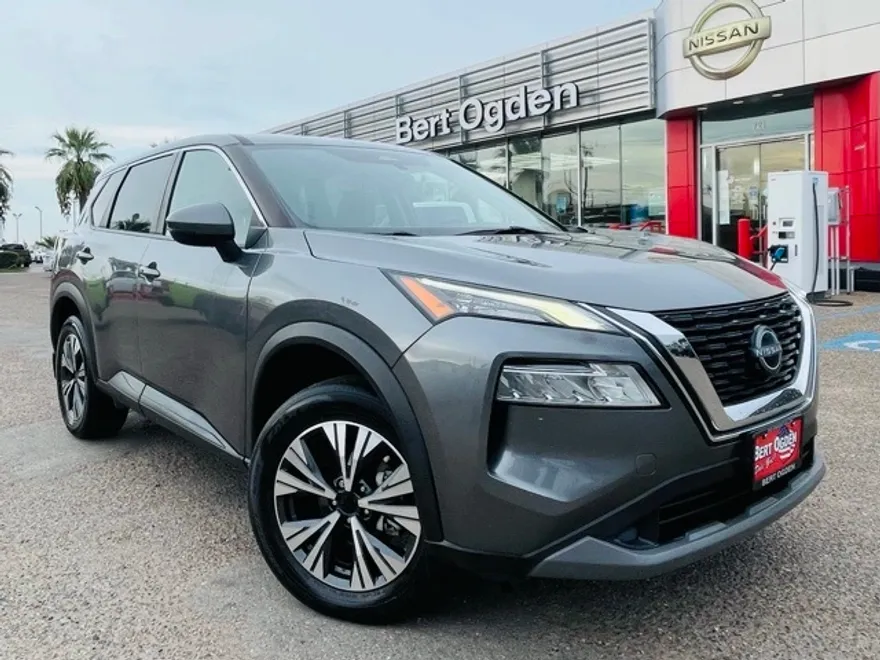 2022 Nissan Rogue SV photo 1