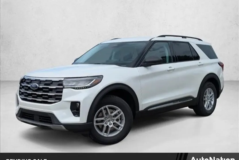 2025 Ford Explorer photo 1