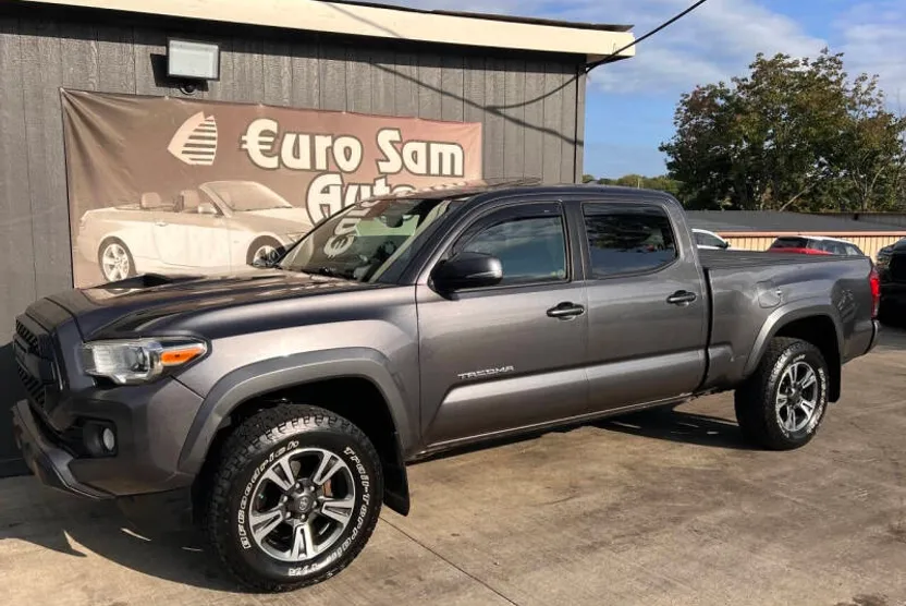 2017 Toyota Tacoma SR5 TRD Sport photo 1