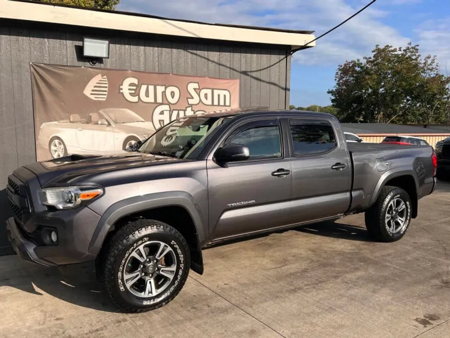 2017 Toyota Tacoma SR5 TRD Sport photo 1