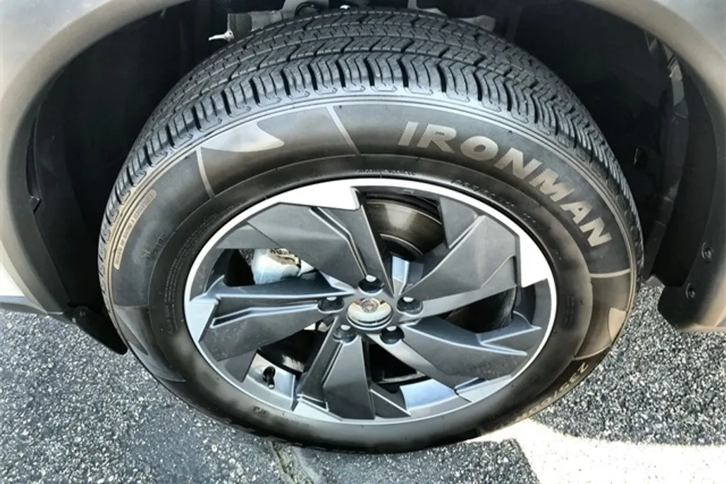 2024 Nissan Rogue SV photo 1
