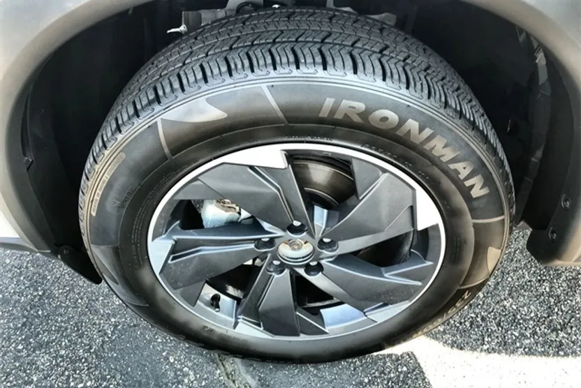 2024 Nissan Rogue SV photo 1