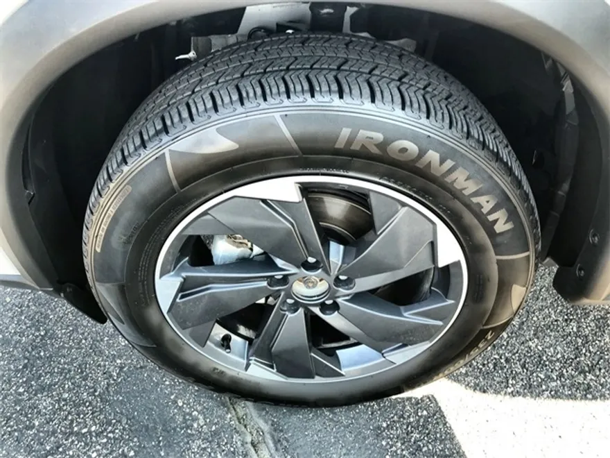 2024 Nissan Rogue SV photo 1