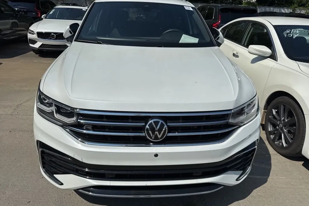 2022 Volkswagen Tiguan SEL Premium R-Line photo 1