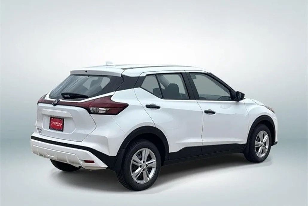 2025 Nissan Kicks Play S photo 1