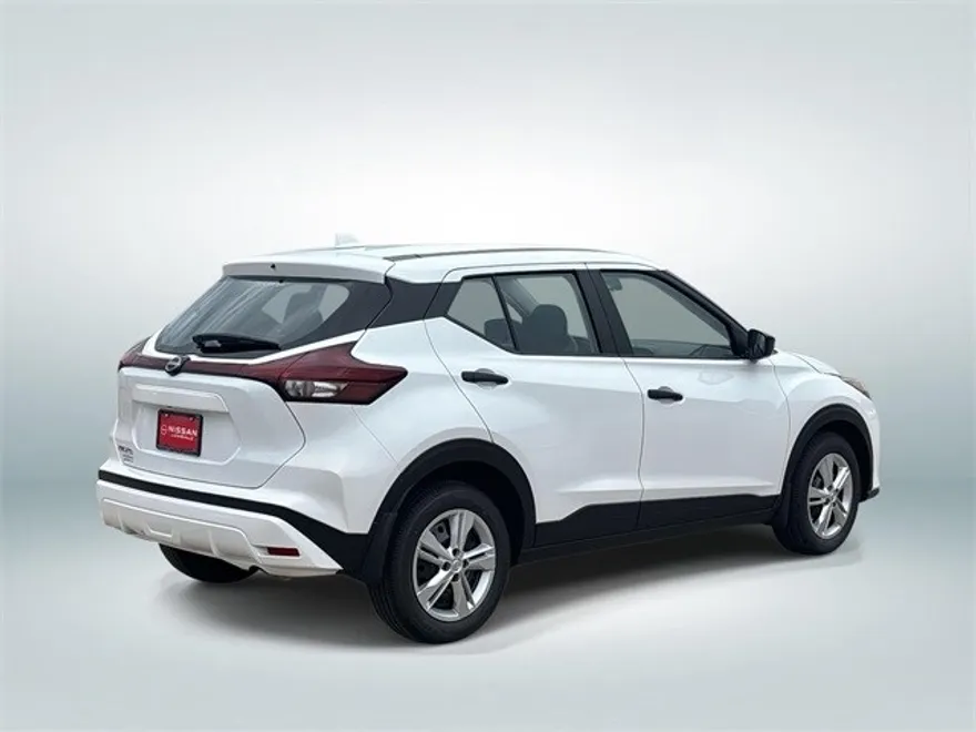 2025 Nissan Kicks Play S photo 1