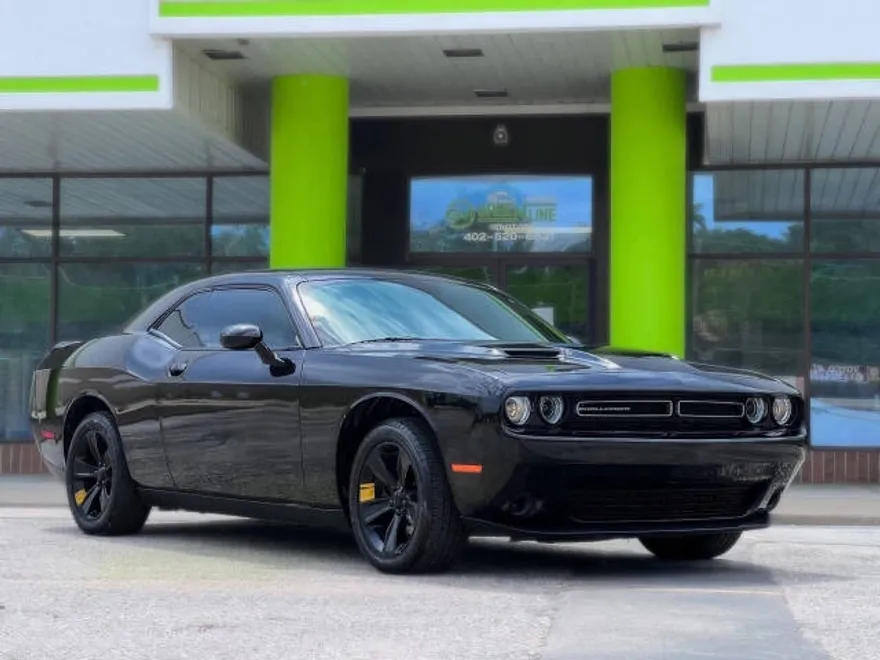 2019 Dodge Challenger SXT photo 1