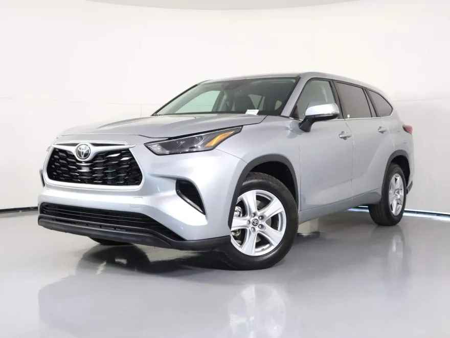 2023 Toyota Highlander L photo 1