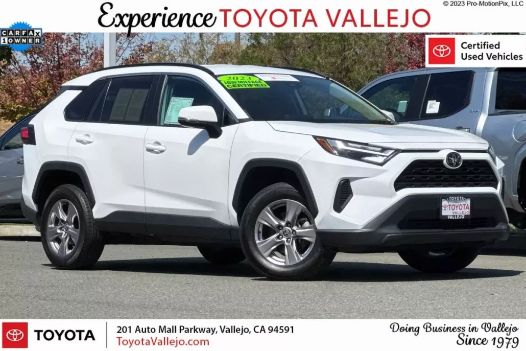 2023 Toyota RAV4 XLE photo 1
