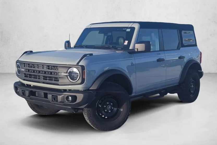 2023 Ford Bronco Black Diamond photo 1