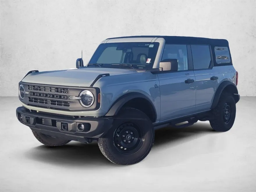 2023 Ford Bronco Black Diamond photo 1