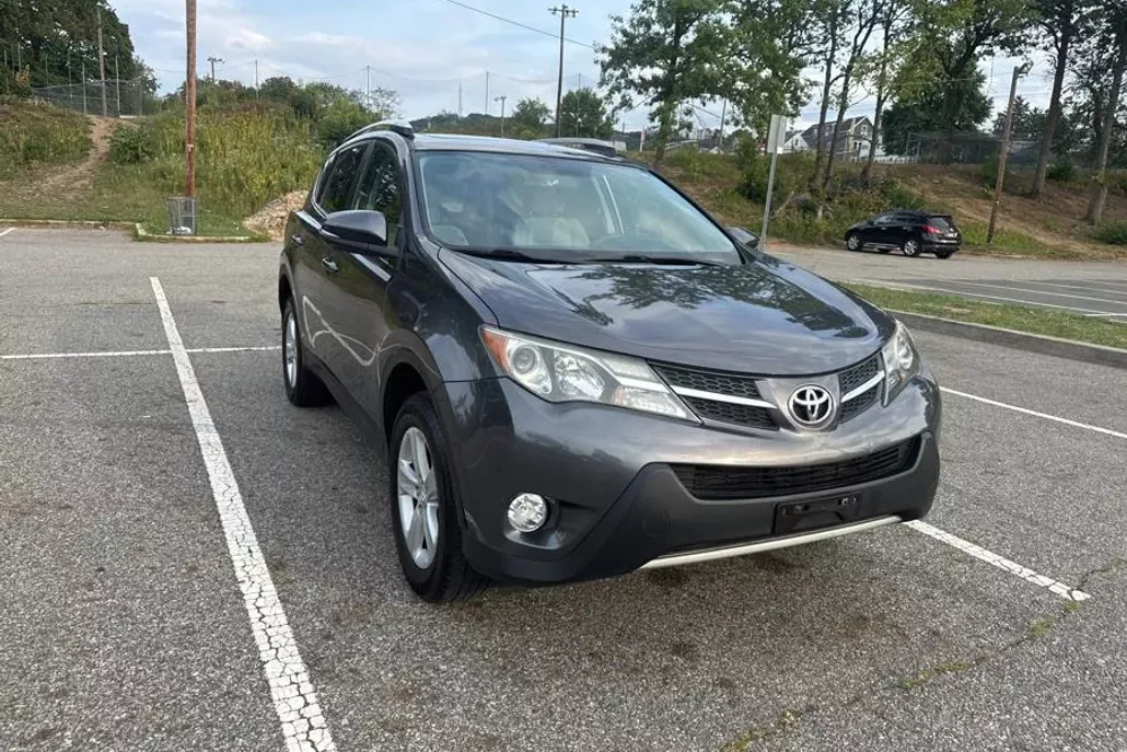 2014 Toyota RAV4 XLE photo 1