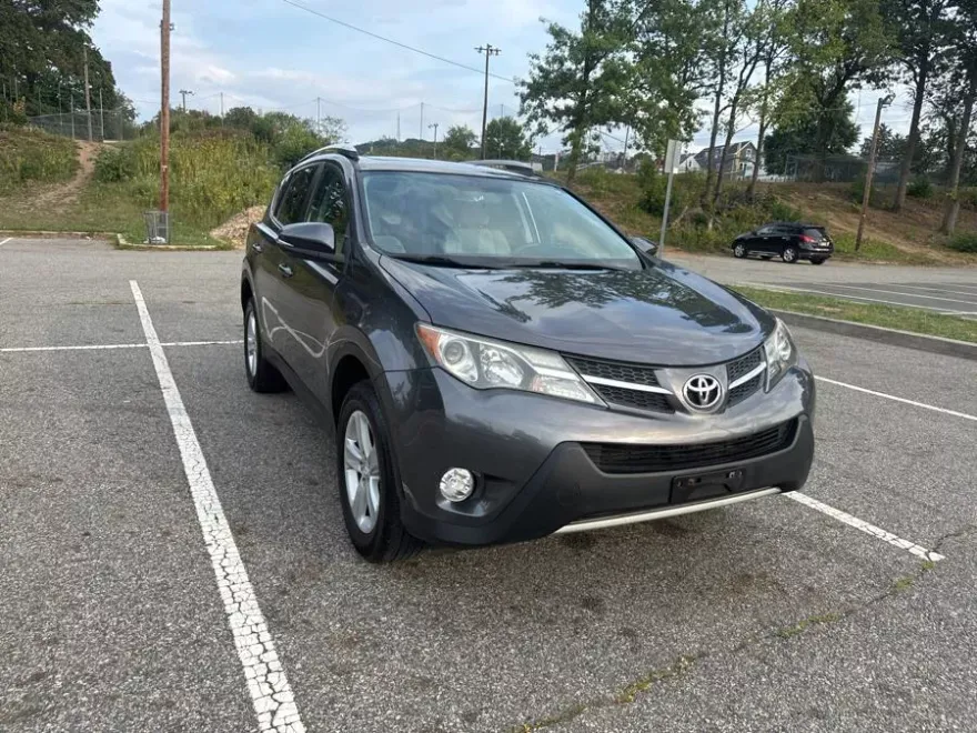 2014 Toyota RAV4 XLE photo 1