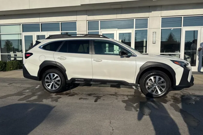 2025 Subaru Outback Premium photo 1