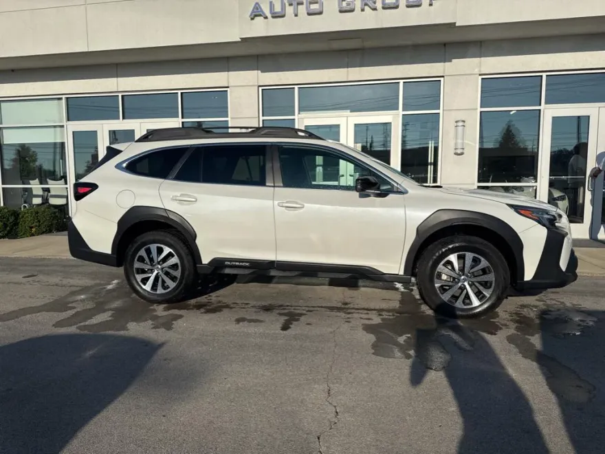 2025 Subaru Outback Premium photo 1
