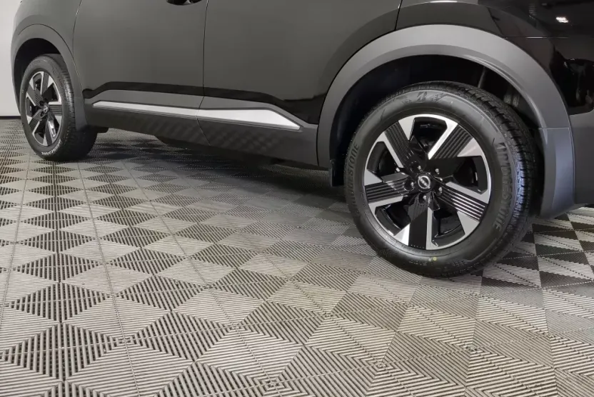 2025 Nissan Kicks SV photo 1